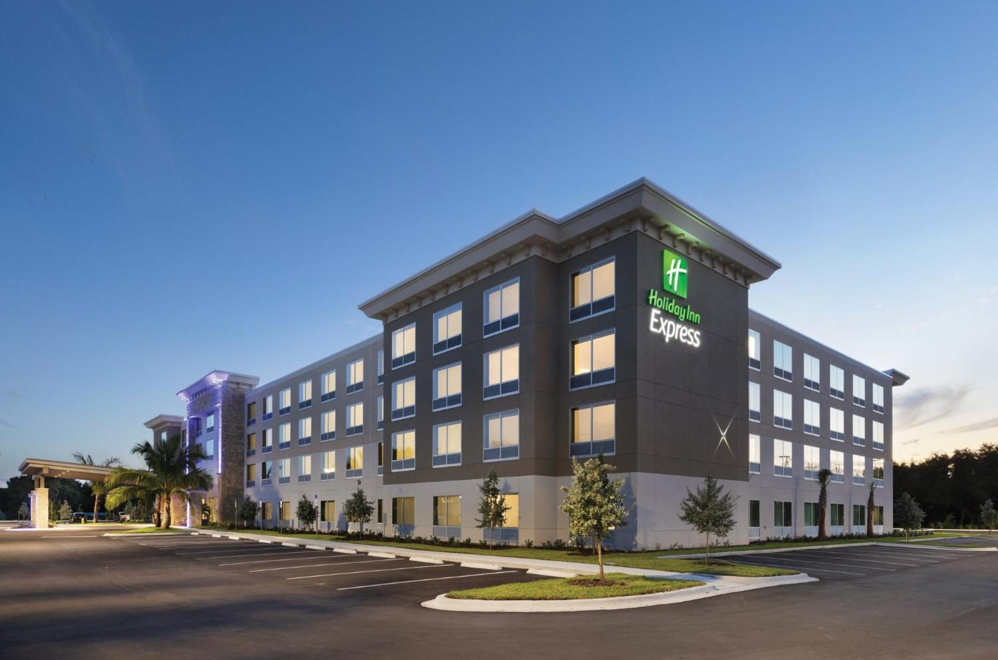 Holiday Inn Express Cape Canaveral By Ihg Extérieur photo