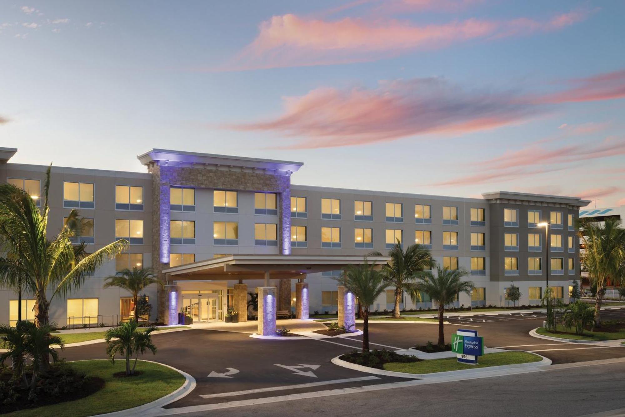 Holiday Inn Express Cape Canaveral By Ihg Extérieur photo